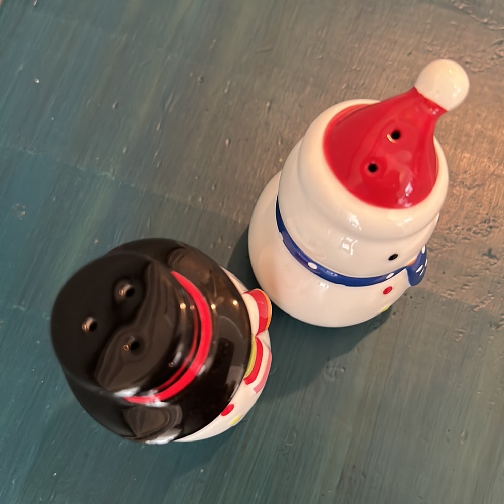 Cute Festive Snowman Salt & Pepper Shakers - Picture 2 of 5